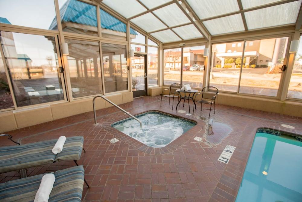 Econo Lodge Inn & Suites Джоплін Екстер'єр фото