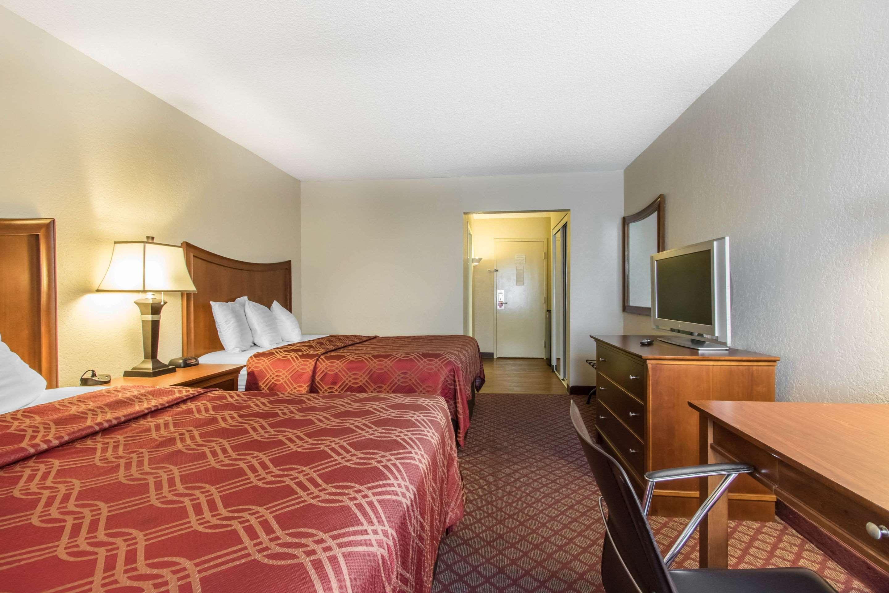 Econo Lodge Inn & Suites Джоплін Екстер'єр фото