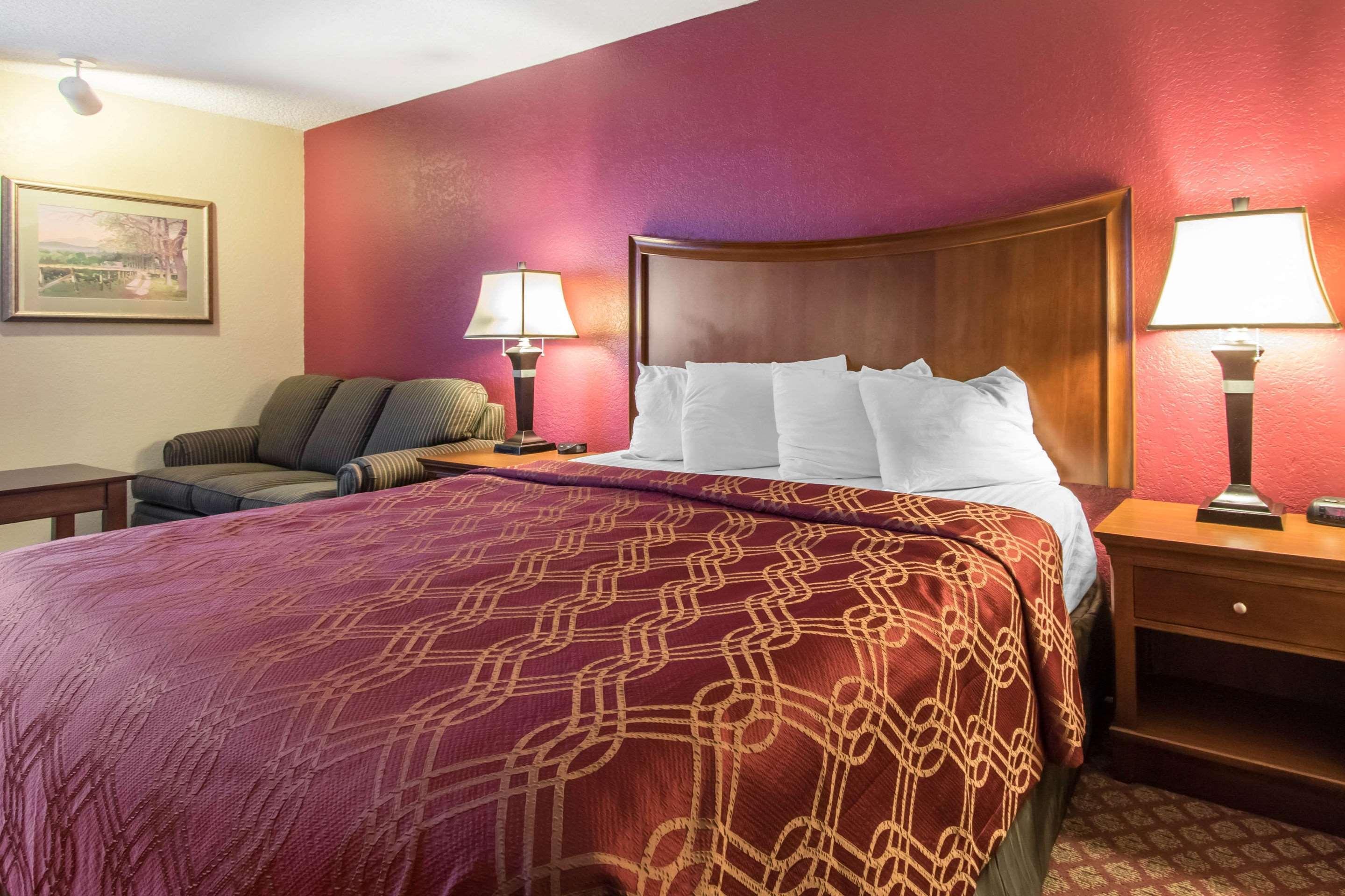 Econo Lodge Inn & Suites Джоплін Екстер'єр фото