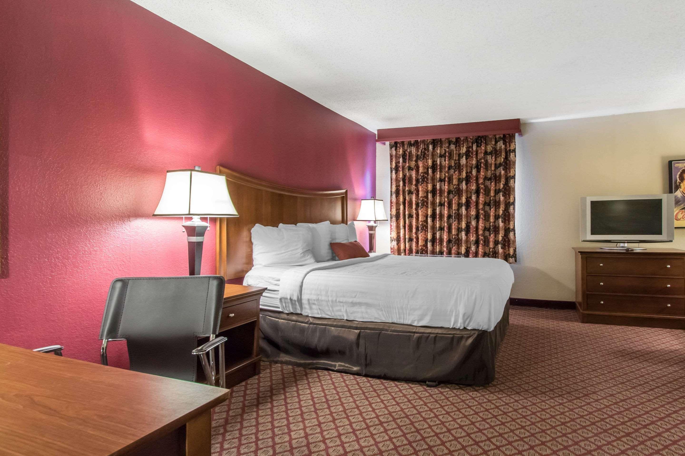Econo Lodge Inn & Suites Джоплін Екстер'єр фото