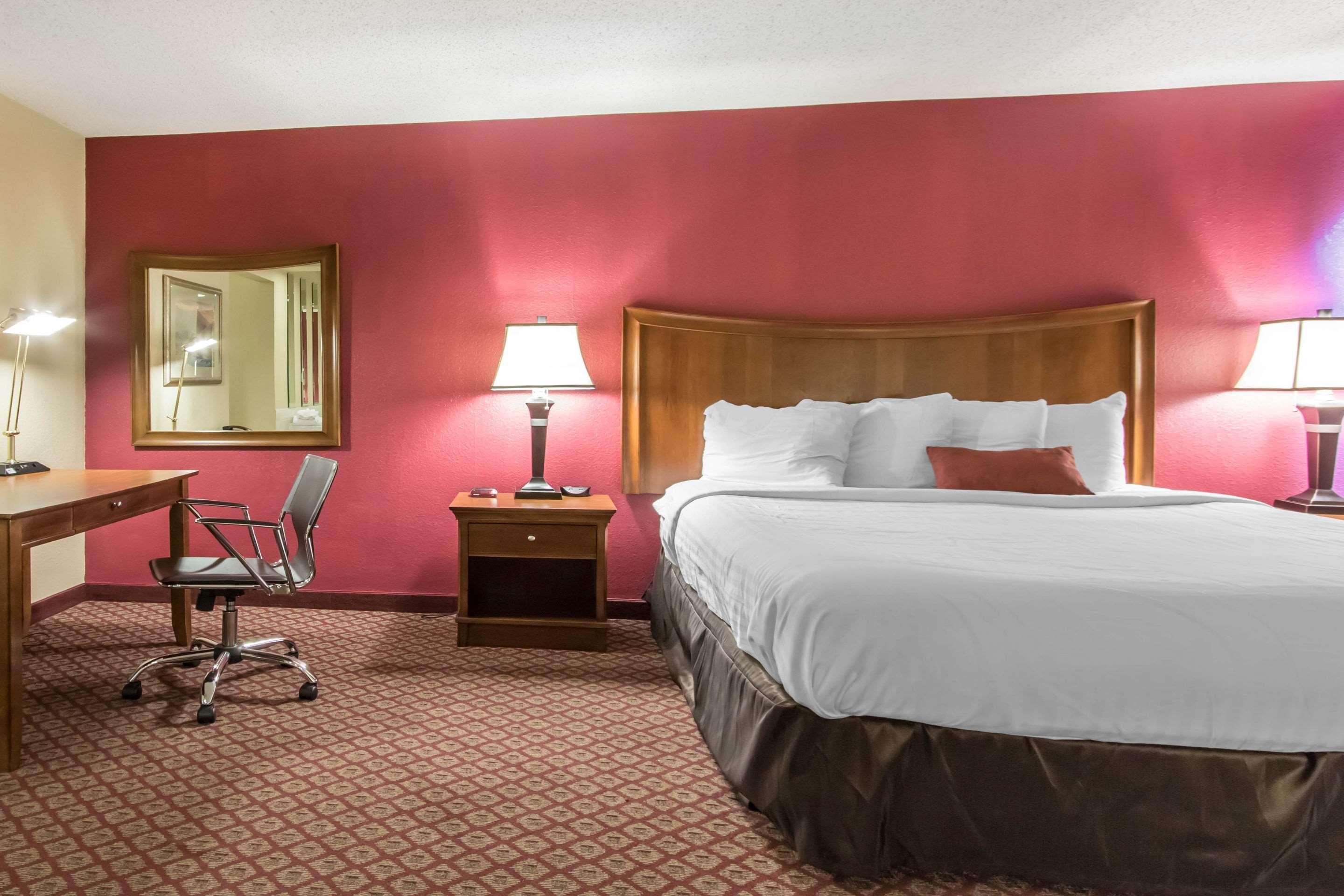 Econo Lodge Inn & Suites Джоплін Екстер'єр фото