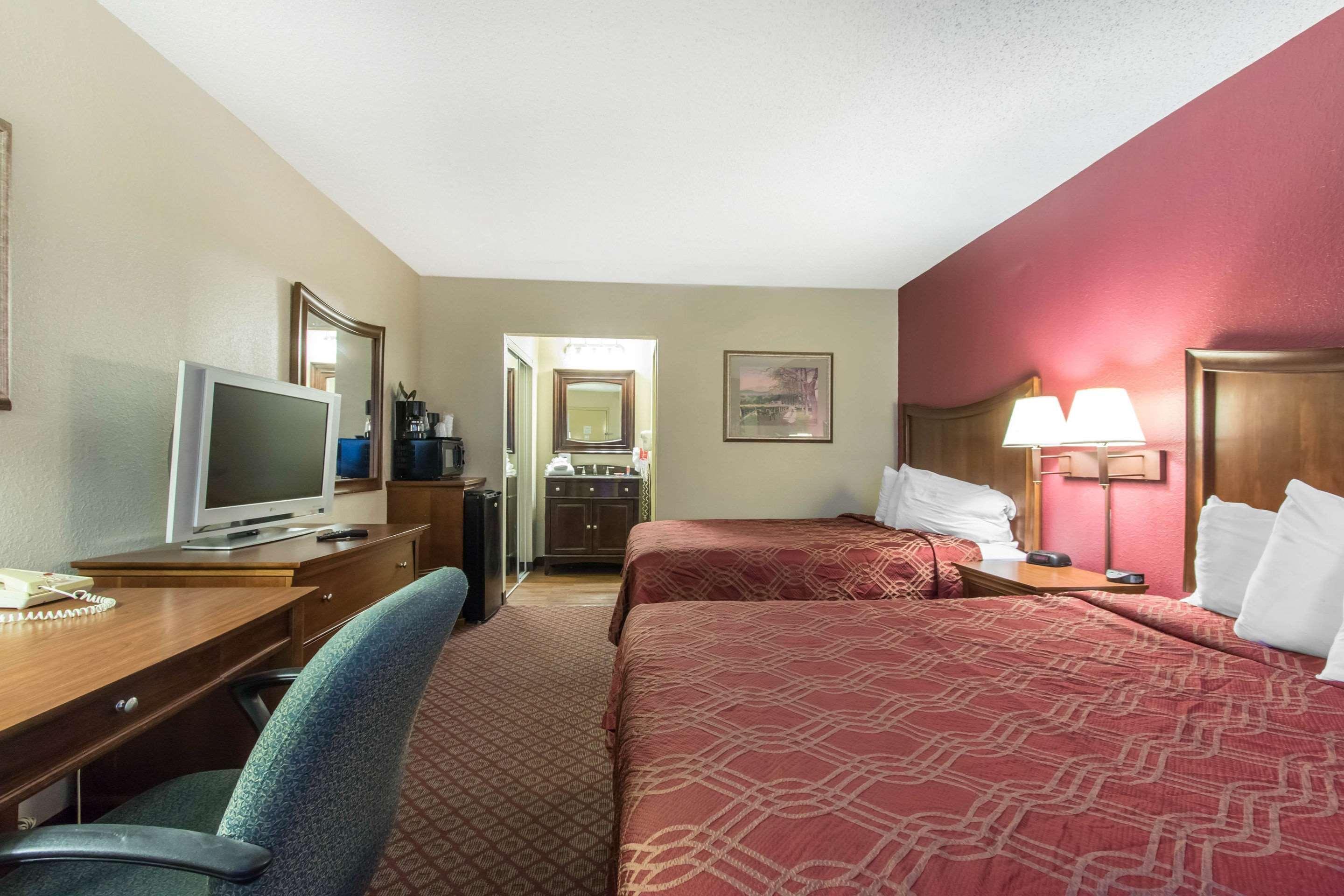 Econo Lodge Inn & Suites Джоплін Екстер'єр фото