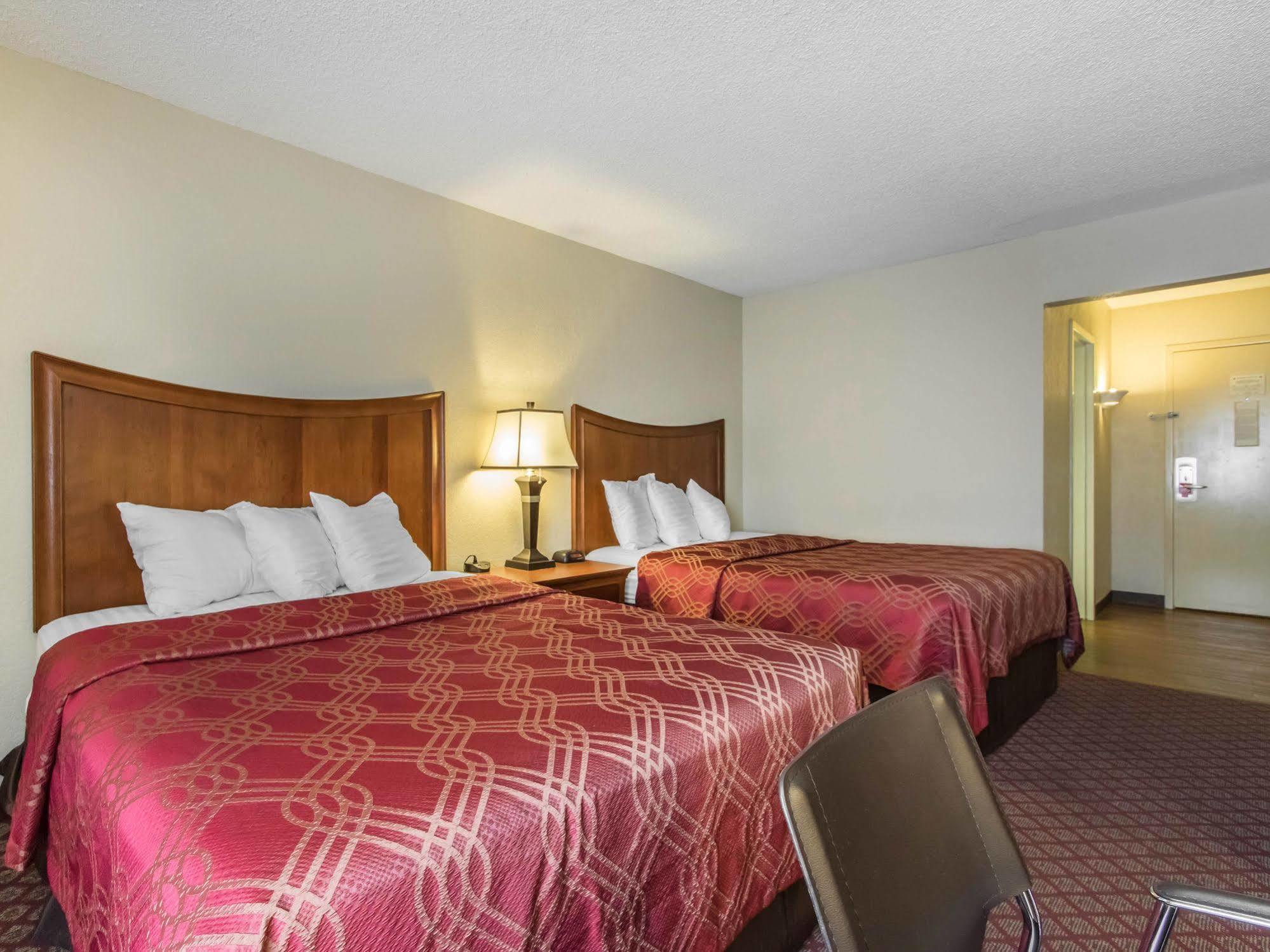 Econo Lodge Inn & Suites Джоплін Екстер'єр фото